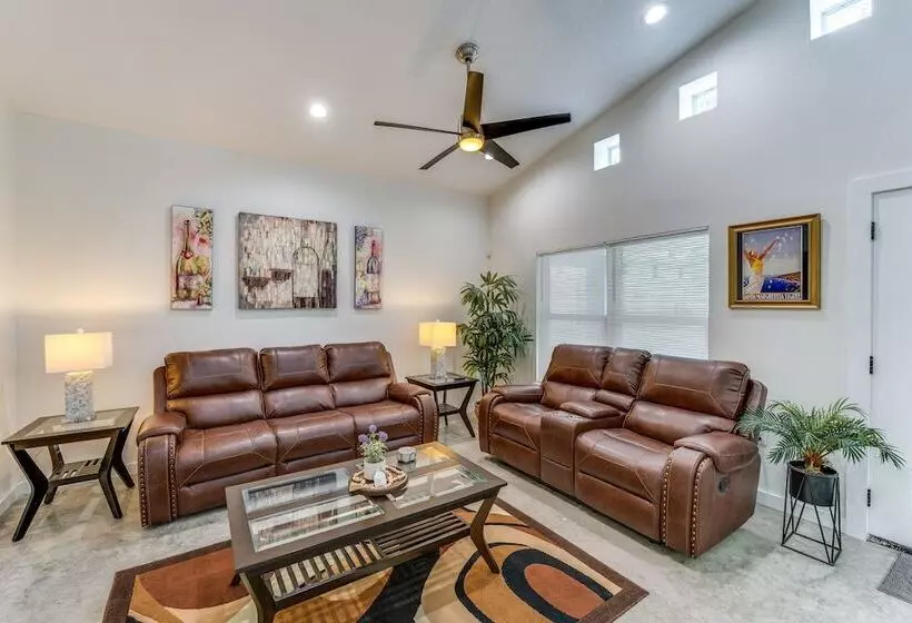 Daytona Beach Vacation Home ~ 4 Mi To Main St Pier