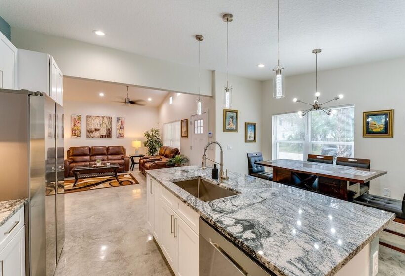 Daytona Beach Vacation Home ~ 4 Mi To Main St Pier