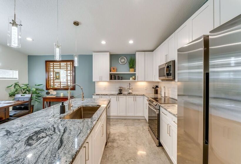 Daytona Beach Vacation Home ~ 4 Mi To Main St Pier