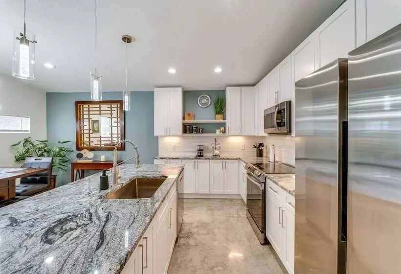 Daytona Beach Vacation Home ~ 4 Mi To Main St Pier