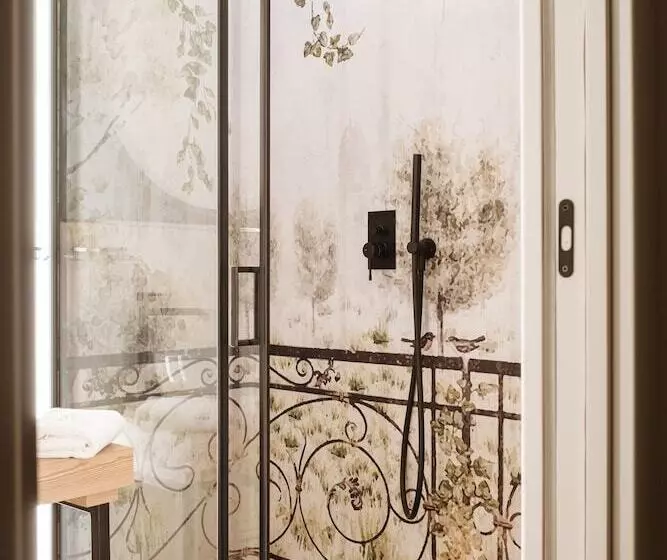 Hotelli Albergo Diffuso Dimora Rossi Charme B&b