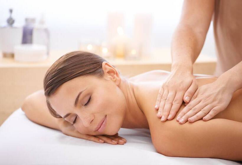 هتل Isla Favorita Resort