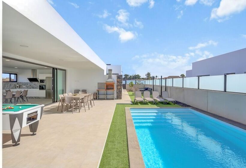 هتل Isla Favorita Resort