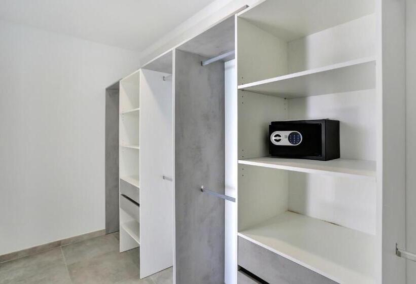 هتل Isla Favorita Resort