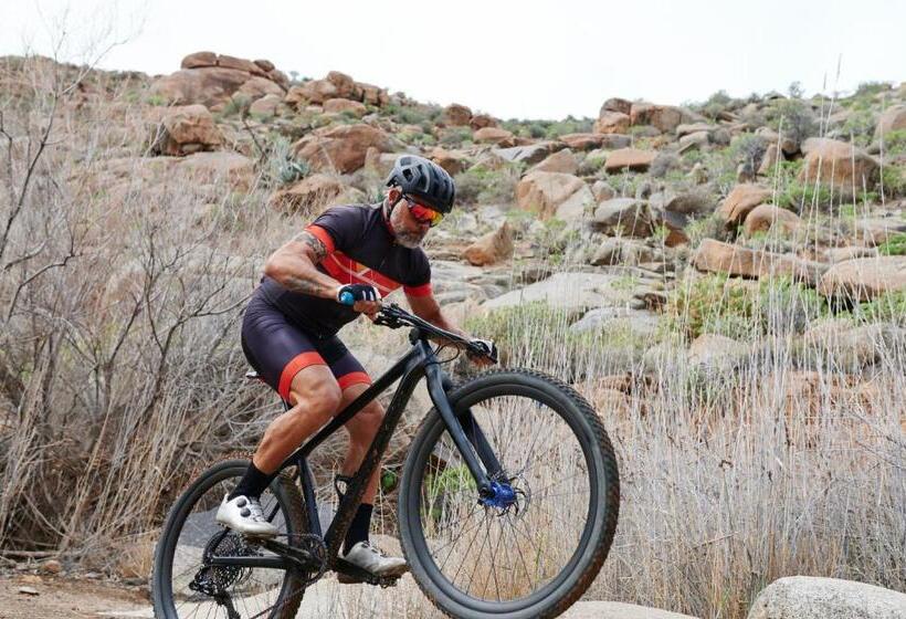 هتل Isla Favorita Resort