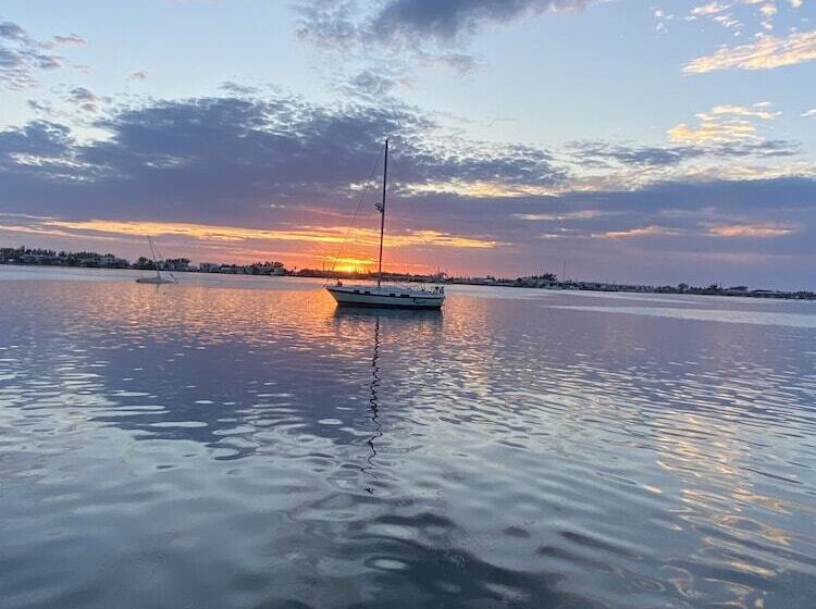 酒店 The Sailor Park