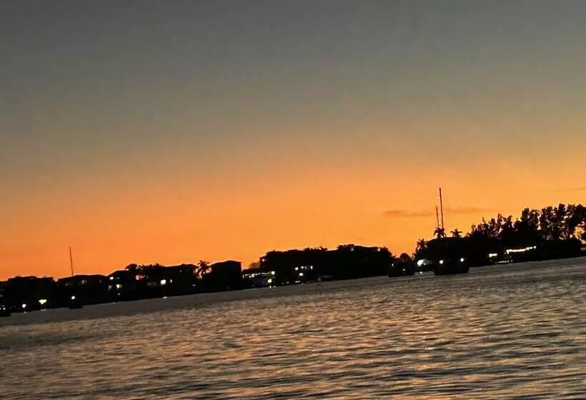 Hotelli The Sailor Park