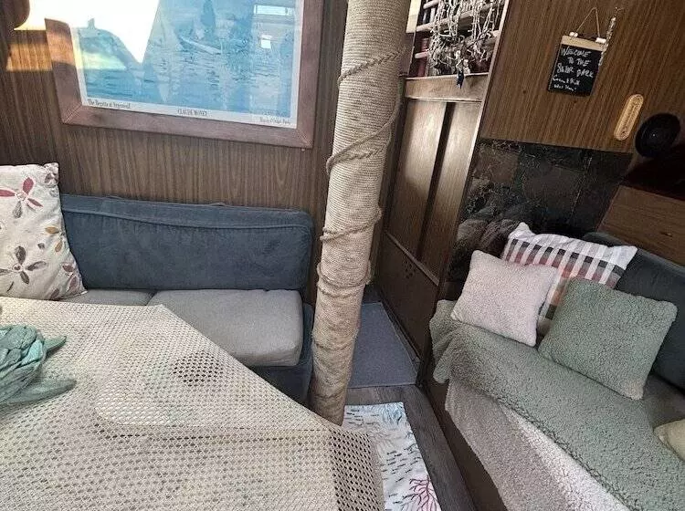 Hotelli The Sailor Park