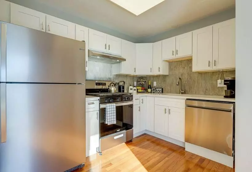 Niantic Duplex W/ Deck < 1 Mi To Beach + Boardwalk