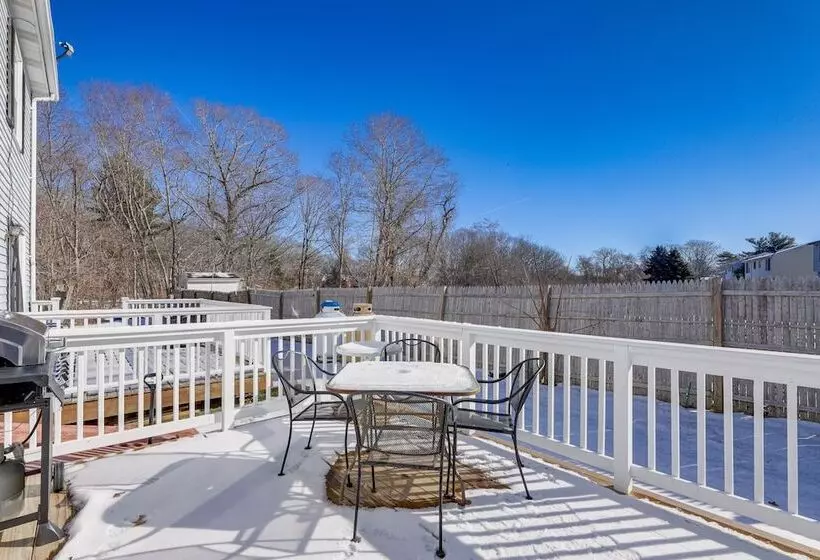 Niantic Duplex W/ Deck < 1 Mi To Beach + Boardwalk