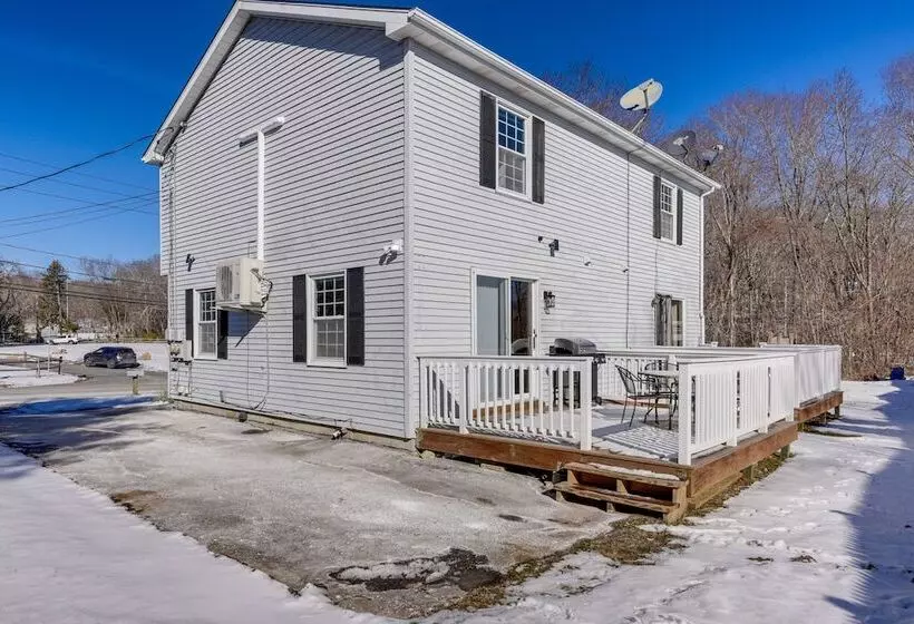 Niantic Duplex W/ Deck < 1 Mi To Beach + Boardwalk