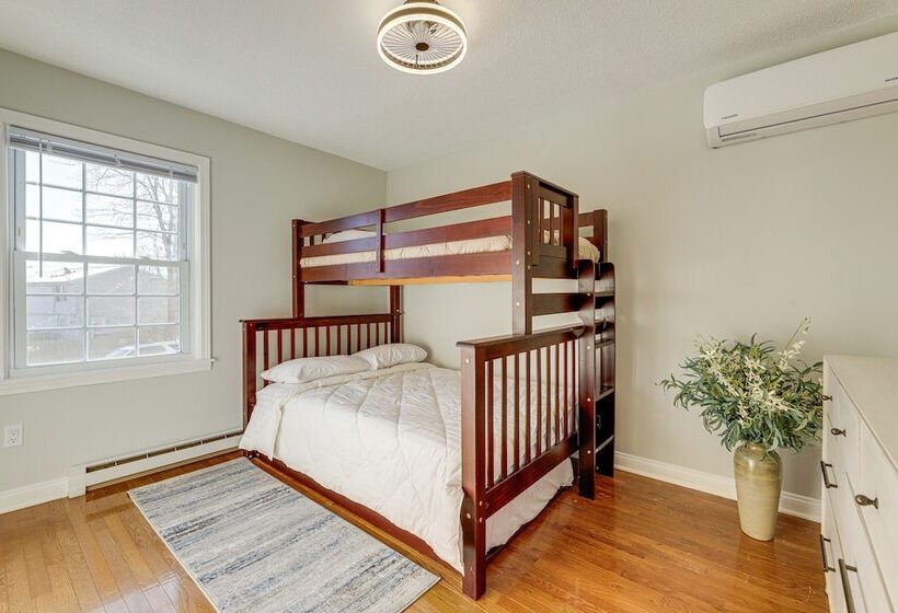 Niantic Duplex W/ Deck < 1 Mi To Beach + Boardwalk