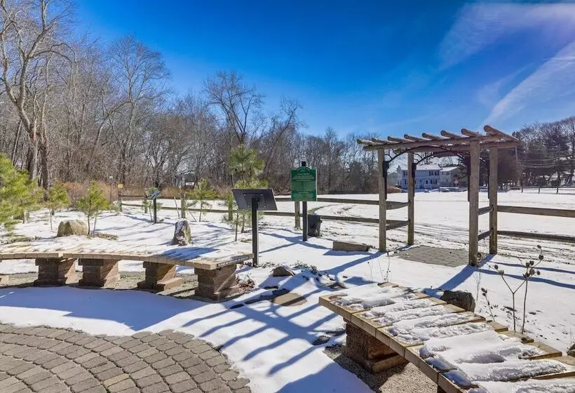 Niantic Duplex W/ Deck < 1 Mi To Beach + Boardwalk