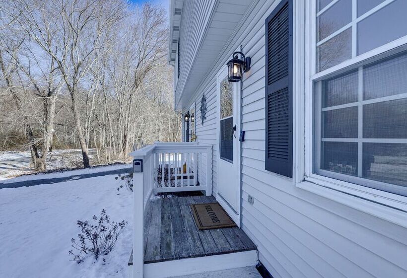 Niantic Duplex W/ Deck < 1 Mi To Beach + Boardwalk