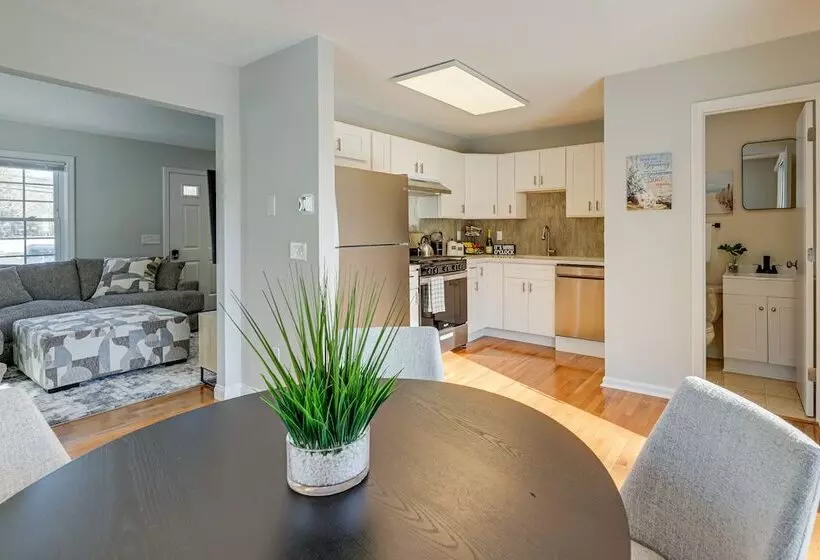 Niantic Duplex W/ Deck < 1 Mi To Beach + Boardwalk
