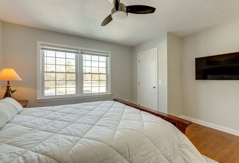 Niantic Duplex W/ Deck < 1 Mi To Beach + Boardwalk