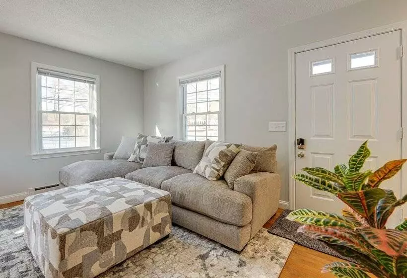 Niantic Duplex W/ Deck < 1 Mi To Beach + Boardwalk