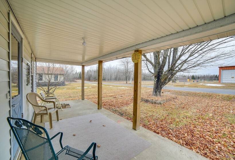 Peaceful Channing Retreat: 3 Mi To Lake Access!