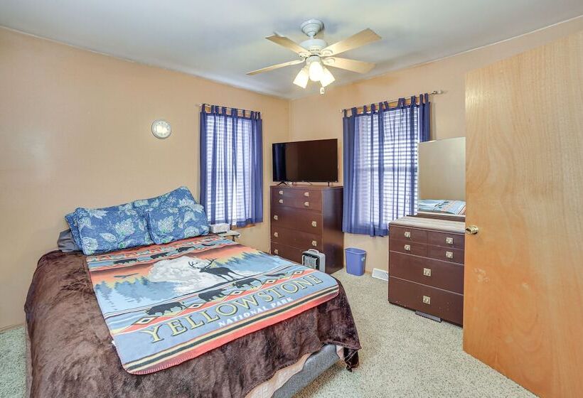 Peaceful Channing Retreat: 3 Mi To Lake Access!