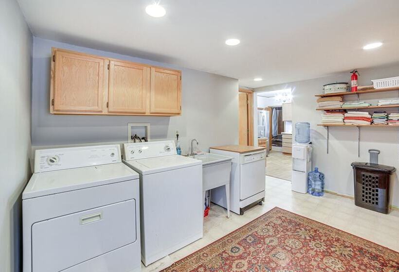 Peaceful Channing Retreat: 3 Mi To Lake Access!