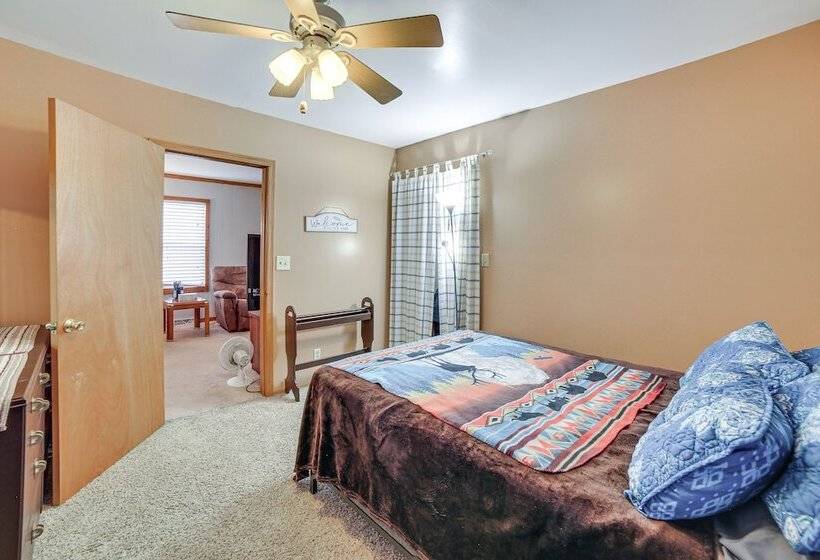 Peaceful Channing Retreat: 3 Mi To Lake Access!