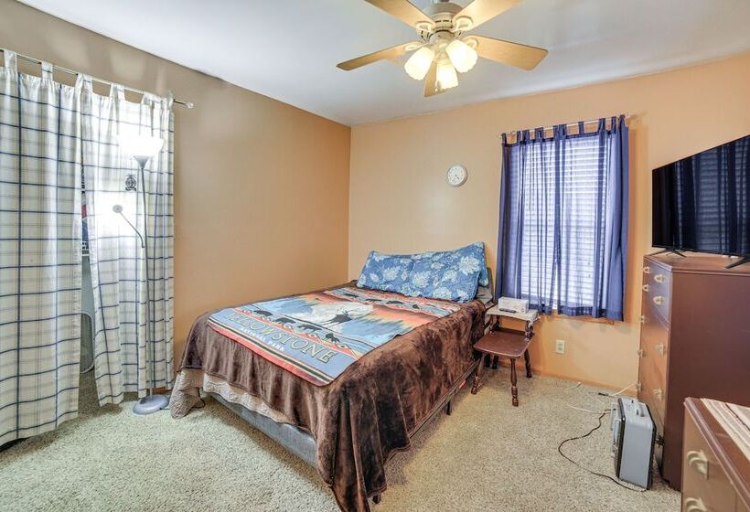 Peaceful Channing Retreat: 3 Mi To Lake Access!