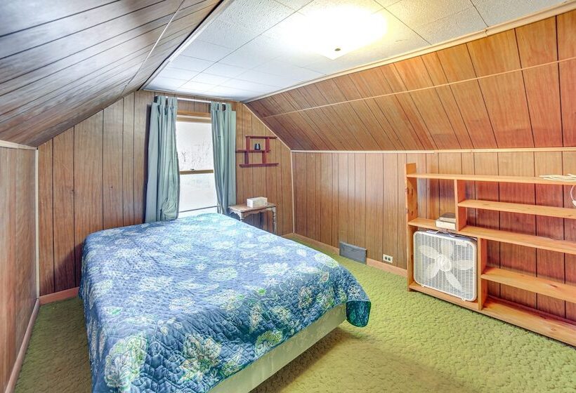 Peaceful Channing Retreat: 3 Mi To Lake Access!