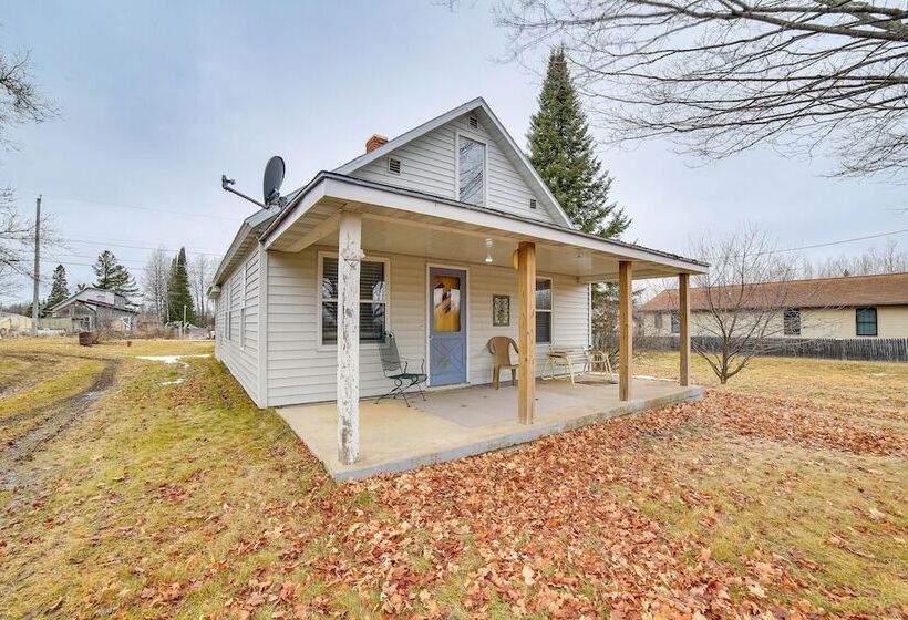 Peaceful Channing Retreat: 3 Mi To Lake Access!