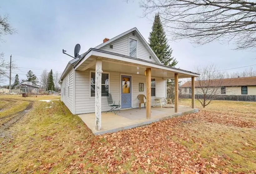 Peaceful Channing Retreat: 3 Mi To Lake Access!