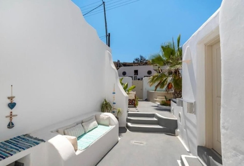 Majatalo Cave At White Rock