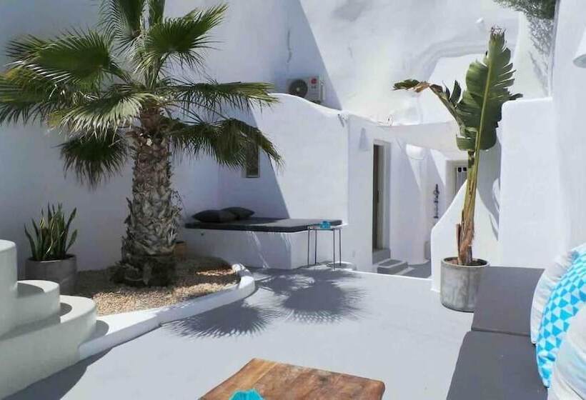 Majatalo Cave At White Rock