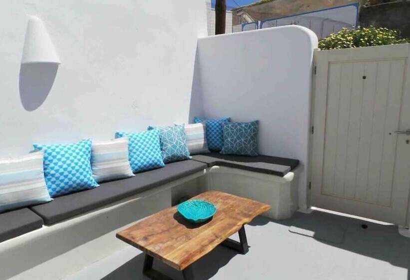 Majatalo Cave At White Rock