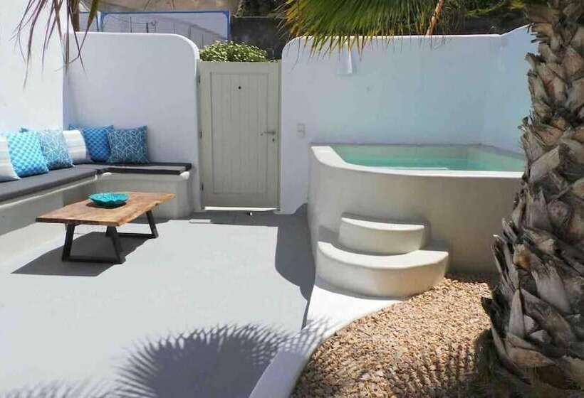 Majatalo Cave At White Rock