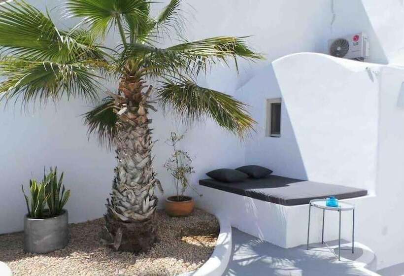 Majatalo Cave At White Rock