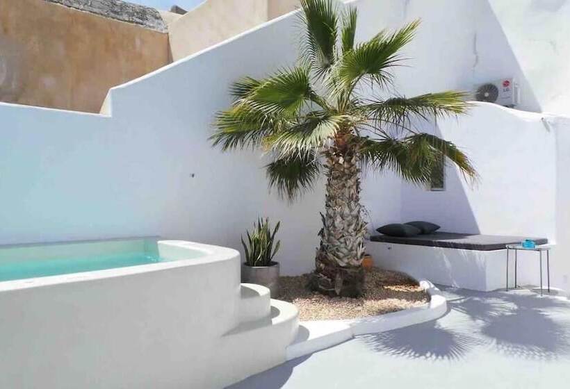 Majatalo Cave At White Rock