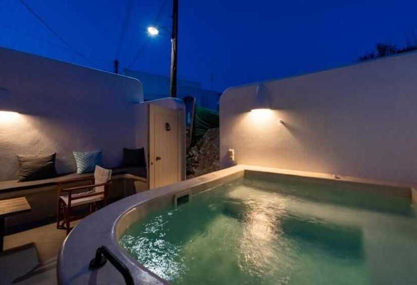 Majatalo Cave At White Rock