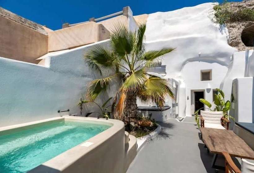 Majatalo Cave At White Rock