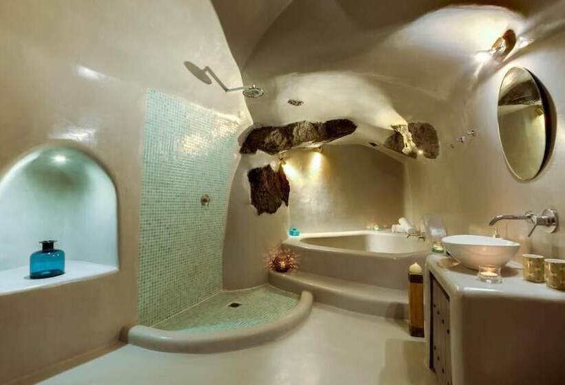 Majatalo Cave At White Rock