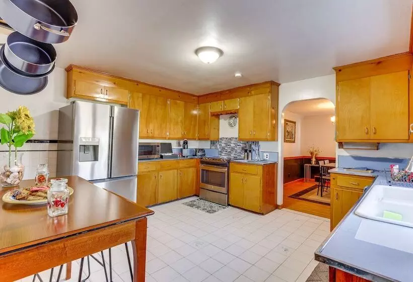 Pet Friendly West Haven Rental: Walk To Beach!