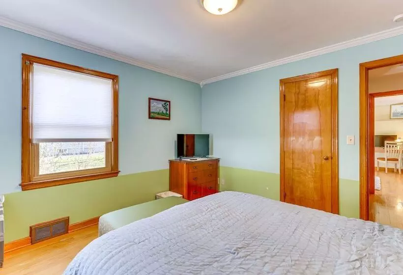 Pet Friendly West Haven Rental: Walk To Beach!