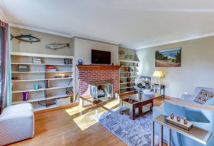 Pet Friendly West Haven Rental: Walk To Beach!