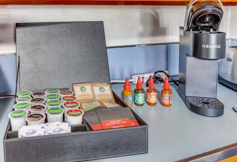 Pet Friendly West Haven Rental: Walk To Beach!