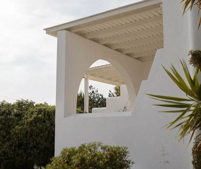 Phoenicia Naxos