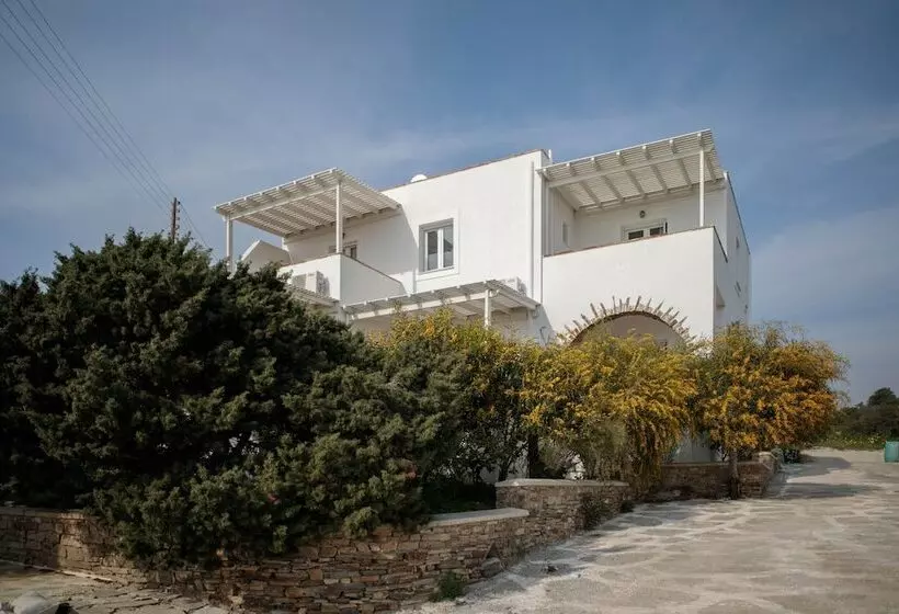 Phoenicia Naxos