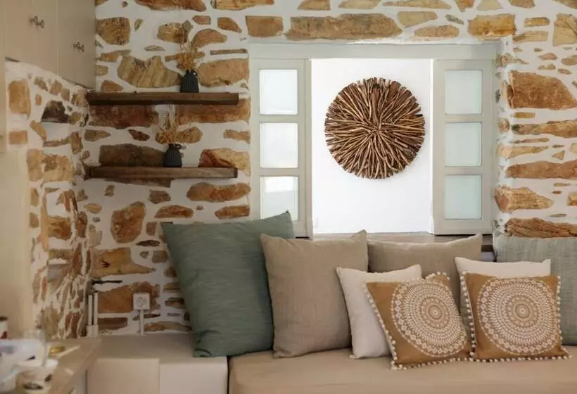 Phoenicia Naxos