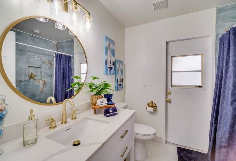 Port St Lucie Canal Front Home W/ Heated Pool!