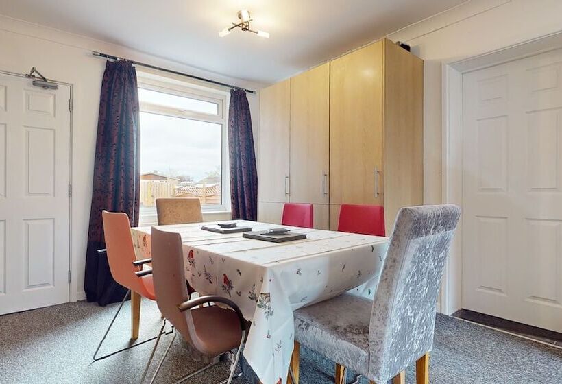 レジデンス Lovely House In Cambridge With 5 Double Beds