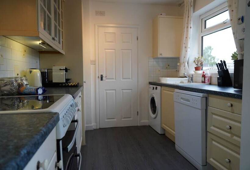 レジデンス Lovely House In Cambridge With 5 Double Beds