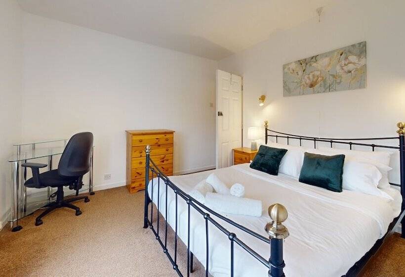 レジデンス Lovely House In Cambridge With 5 Double Beds