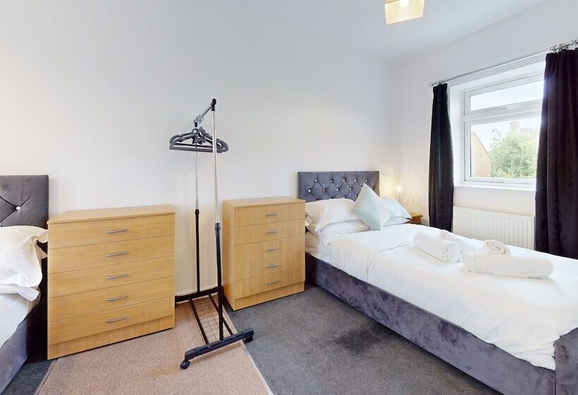 レジデンス Lovely House In Cambridge With 5 Double Beds